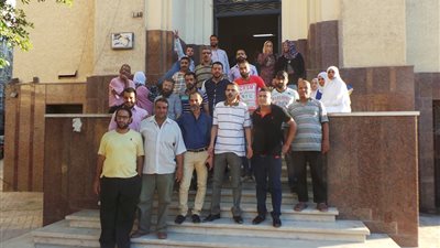 العاملون بمستشفى الماترنتيه بالإسكندرية ينظمون وقفة احتجاجية لإلغاء زيارة وزير الصحة (صور)