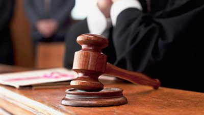 مذيع يُطالب بزيادة رواتب القضاة لمليون جنيه شهريًا