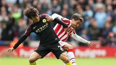 شاهد.. الحكم يظلم ستوك ورمضان صبحي بركلة جزاء لمانشستر سيتي