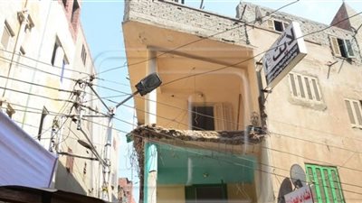 اصابة شخصين في إنهيار شرفة عقار بالمندرة بالإسكندرية