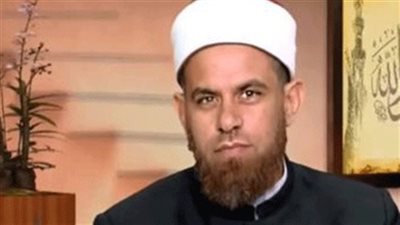 داعية إسلامي: النقاب واجب على من تضع 