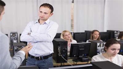 ​5 طرق لتجنب الانتقادات أثناء العمل