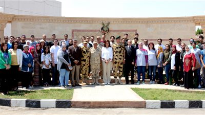 وزيرة الهجرة تشارك أبناء المصريين بالخارج زيارة لوحدات قوات الصاعقة