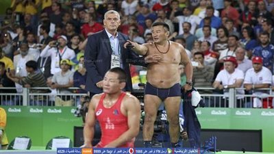 ريو 2016.. مدرب يتجرد من ملابسه عقب خسارة لاعبه للميدالية البرونزية 