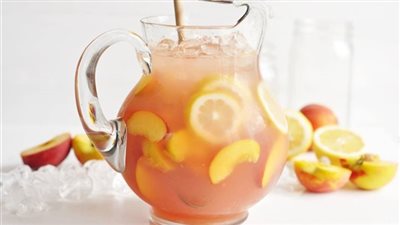 مشروب الخوخ إلزامي في الصيف