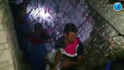 الحماية المدنية تبحث عن حارس العقار المحترق فى المعادي (فيديو)