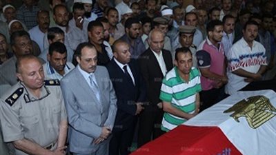 محافظ المنوفية ومدير الأمن يتقدمان جنازة شهيد كمين العجيزى (صور)