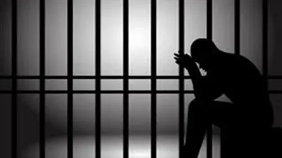 السجن 5 سنوات لبلجيكي في سنغافورة خنق ابنه حتى الموت