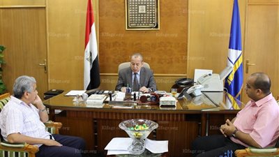 اجتماع بين محافظ دمياط ووكيل 