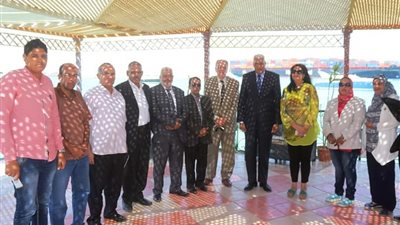 محافظ السويس يبحث إقامة مشروع الورش الصغيرة بحي الجناين