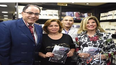 شريف عارف يوقع 