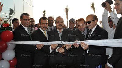 محافظ القليوبية يفتتح مول 