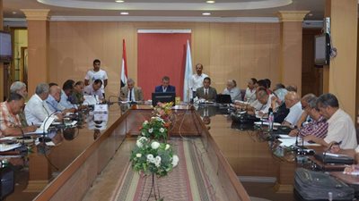  كفر الشيخ تواجه السحابة السوداء بشراء طن 