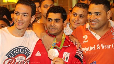 محمد إيهاب يدخل في نوبة بكاء على الهواء