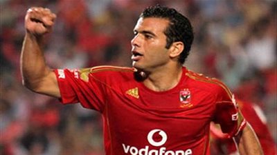 صورة.. متعب يثير الجدل بصورة مع شيكابالا وعضو الزمالك 