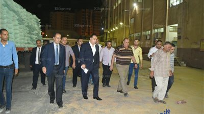 محافظ الفيوم يفاجئ شركة المطاحن بزيارة ليلاً