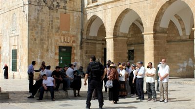 مستوطنون يهود يقتحمون المسجد الأقصى تحت حراسة الاحتلال