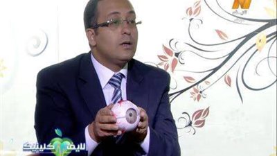 أستاذ جراحة عيون: الحول بعد الولادة أمر طبيعي.. وبعد ثلاثة أشهر يعتبر مرض