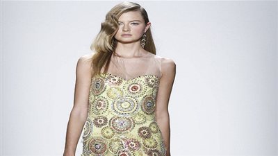  أحدث صيحات الفساتين اللامعة في عرض أزياء جيني بيكهام لخريف 2016