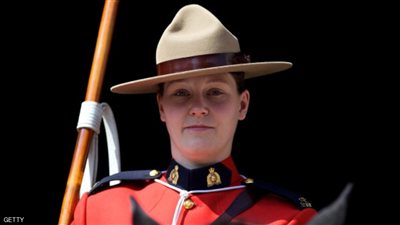 كندا تسمح للنساء من شرطة الخيالة بارتداء الحجاب