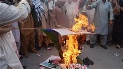 السفير الأفغاني في باكستان يدين إحراق العلم الباكستاني في شامان