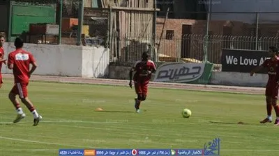 الإسماعيلي يفاوض مهاجم الأهلي 