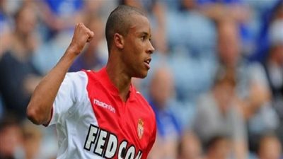 صراع إنجليزي على مدافع موناكو