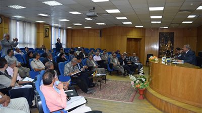 محافظ المنيا يشدد على إنهاء أعمال الصيانة للمدارس و36 مدرسة تدخل الخدمة