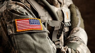 اندبندنت: أمريكا سلّمت العراق وأفغانستان 1.5 مليون سلاح يُباع بالسوق السوداء