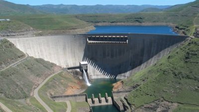 نشطاء يتداولون فيديو لانهيار سد النهضة