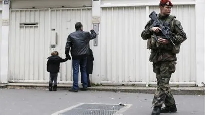 هجمات داعش تجبر فرنسا على نشر آلاف الجنود لحماية المدارس 