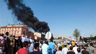عاجل.. 9 قتلى و64 جريحًا حصيلة انفجار سيارة مفخخة قرب مبنى أمني بتركيا
