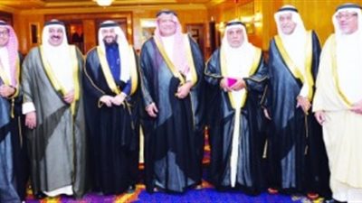 مسؤولون وأعيان في زفاف السلطان