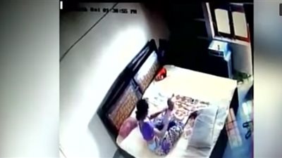 بالفيديو.. زوج يركب كاميرا مراقبة في غرفة نومه ليكتشف صدمة