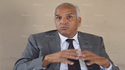 رؤوف جاسر يفتح النار على رئيس الزمالك