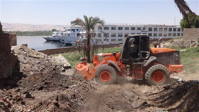 تنفيذ 10 قرارات إزالة لحماية النيل في الأقصر