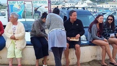 كاميرون البائس.. حاف وجائع وذاهل على رصيف بريطاني