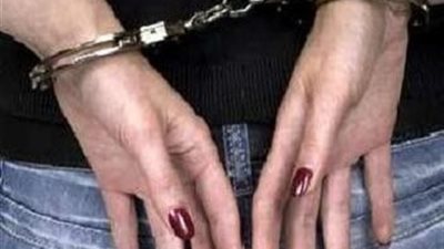 ربة منزل بالإسكندرية تضرب طفلة حتى الموت بسبب الغيرة