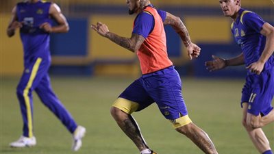 محترف النصر السعودي يكشف السبب وراء قص شعره