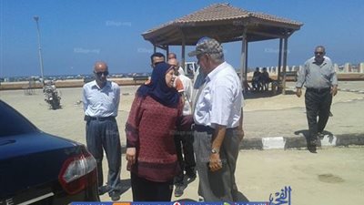 السكرتير المساعد لمحافظ الدقهلية فى جمصة لمتابعة اعمال النظافة.. 