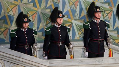 النرويج تبدأ تنفيذ التجنيد الإجباري على النساء