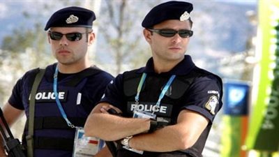  امرأة يونانية سرقت مصرفين بدون أسلحة 