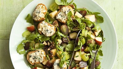 طريقة عمل سلطة العنب والجوز والجبن 