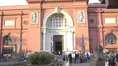 رويترز: الأزمة الاقتصادية في مصر تتسبب في إغلاق المتاحف ووقف البحث عن الآثار 