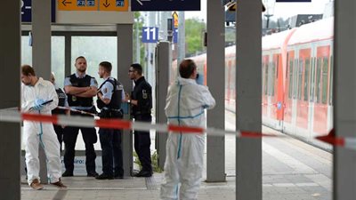 محكمة ألمانية تتهم مراهقة طعنت شرطيا بصلتها بـ