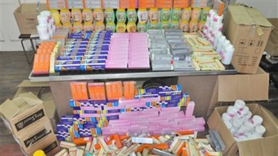 ضبط 404 عبوة مستحضرات تجميل منتهية الصلاحية بمطروح