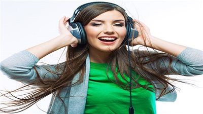 سماعات الأذن تصيب الأنسان بتلف خلايا الأذن الداخلية 