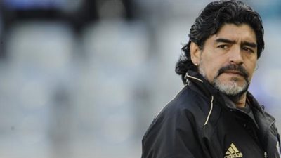 بعد إنكاره لمدة 30 عاما .. مارادونا يعترف بإبنه 