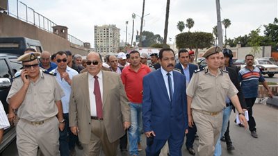 محافظ الدقهلية: أي إعلانات على أعمدة الكهرباء يحرر لأصحابها غرامة فورية