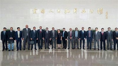 وفد الأحزاب المصرية يناقش تحديث البنية التحتية مع مسئولي شنغهاي الصينية
